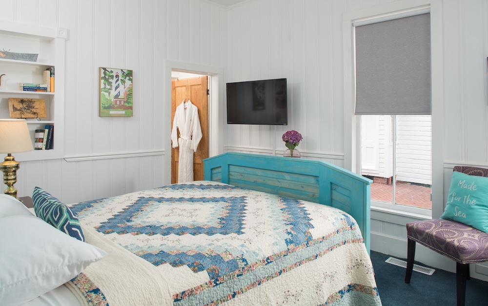 When visiting the St. Augustine Alligator Farm you'll want to make our bed and breakfast in St. Augustine your home base